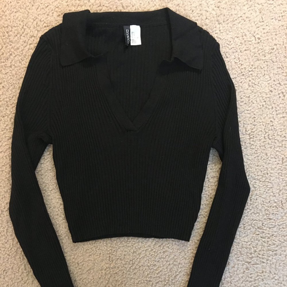 H&M black cropped polo sweater
